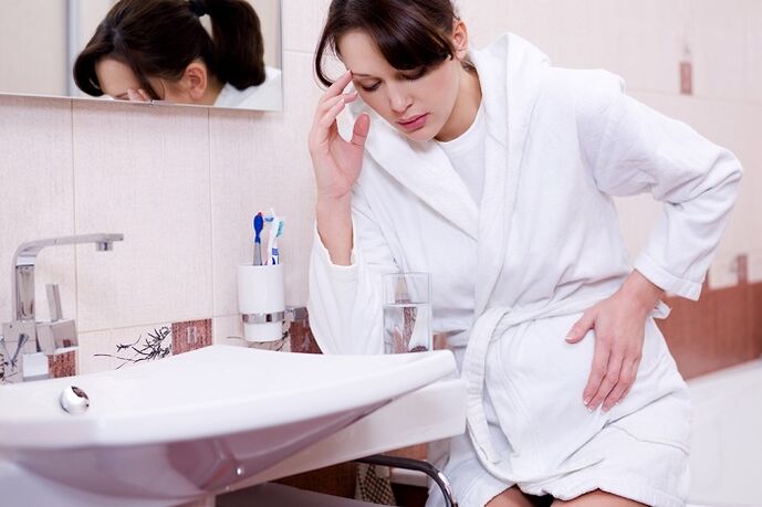 Náuseas e dor abdominal como síntoma dunha infección parasitaria